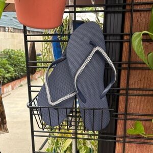 Stylish Navy Flip-Flop Sandals​ New Without Tags